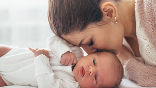 10 Fast Skincare Fixes for Exhausted New Moms (That Actually Work)